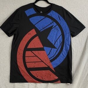 DISNEY | XL MEN/UNISEX GRAPHIC SS T-SHIRT | BLACK RED BLUE THE FALCON & WINTER S